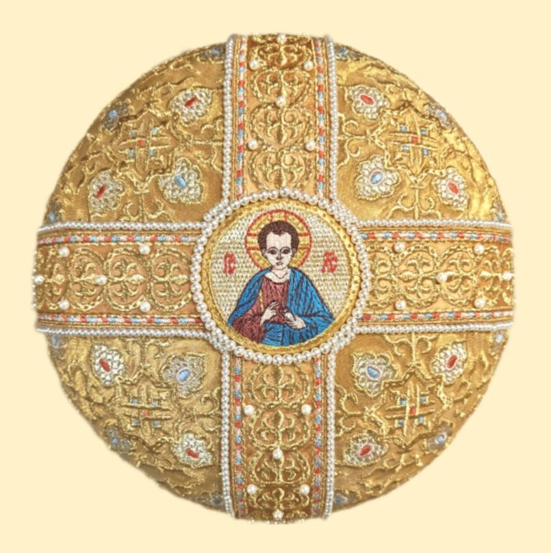Митра вышитая золотая с жемчугом и стразами "Всякое дыхание" (5 икон) Митра вышитая золотая с жемчугом и стразами "Всякое дыхание" (5 икон)